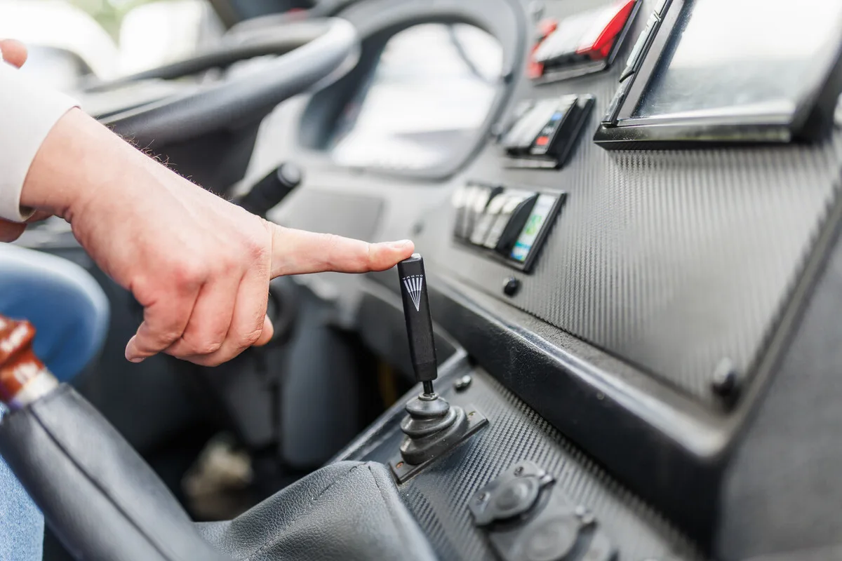 Вспомогательный тормоз-ретардер в автобусе AVIOR Вспомогательный тормоз-ретардер в автобусе AVIOR